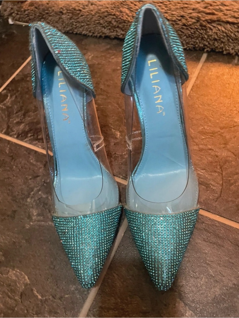 NWOT Fashion Nova Teal Crystal Pointed-Toe Women’s Pumps
